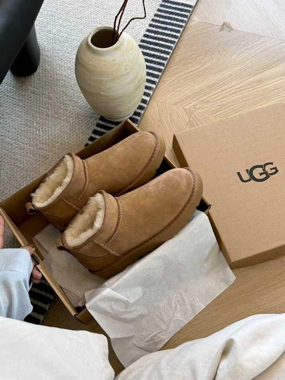NEW UGG women's classic ultra mini boots in chestnut - Picture 8 of 8
